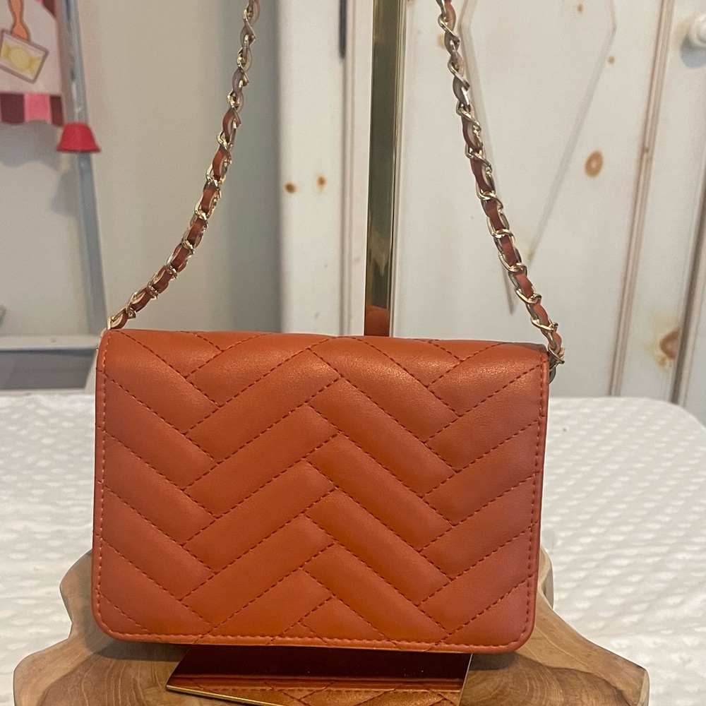 Elegant BEBE Sophia
Crossbody Bag Warm Blush
New condition - Picture 4 of 10
